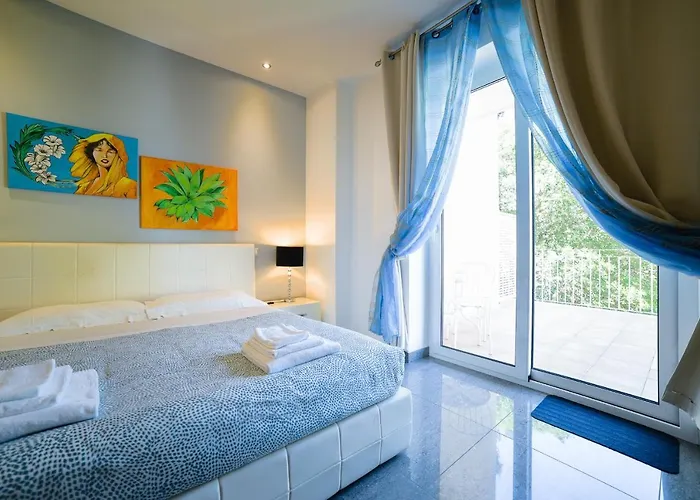 Palazzo Leo And 招待所 莱切