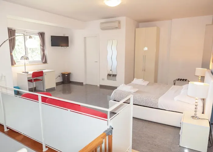 Palazzo Leo And 莱切